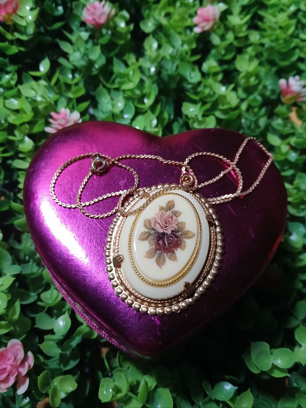 Vintage Floral Porcelain Pendant Necklace in Gold Tone